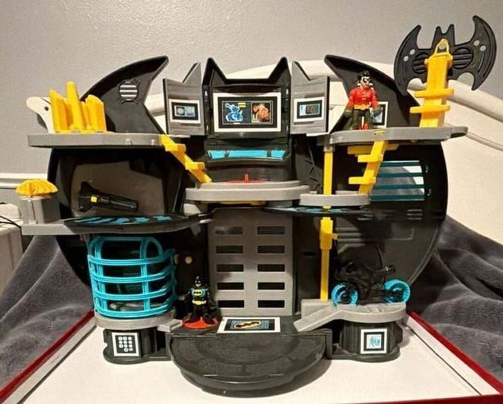 Fisher-Price Imaginext DC Super Friends Batcave Playset 2013 Complete set